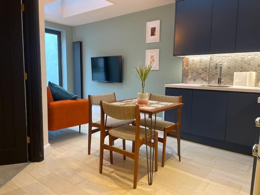 Pillow Menu! 1 Bed Garden Flat Finsbury Park London Exterior photo